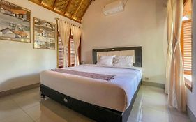 Aira Homestay Near Pantai Kuta Mandalika Mitra Reddoorz